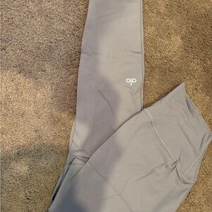 Alo Yoga High-Rise Leggings in Gray Purple color soft. Size M